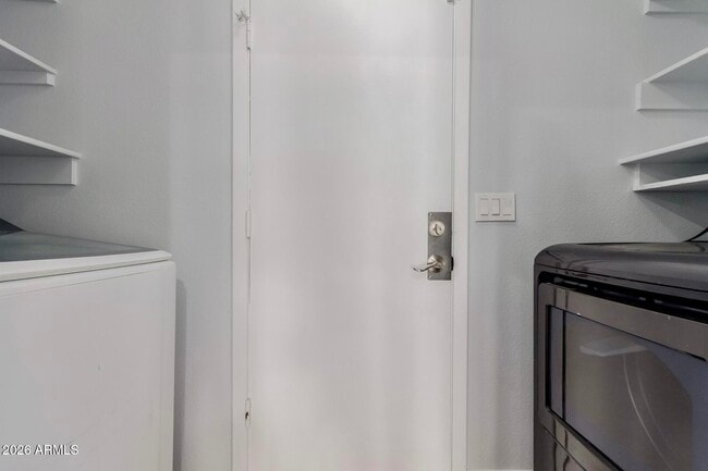 Building Photo - 10705 E Mercer Ln