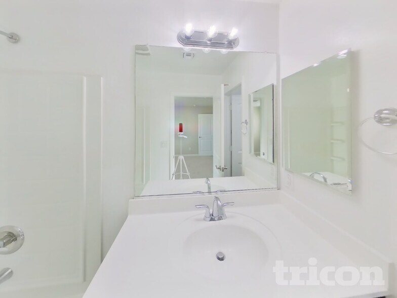 Building Photo - 10336 W Devonshire Ave