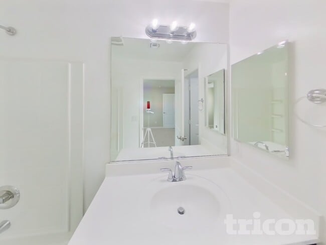 Building Photo - 10336 W Devonshire Ave