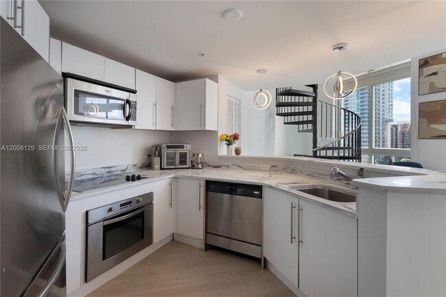 Building Photo - 300 S Biscayne Blvd