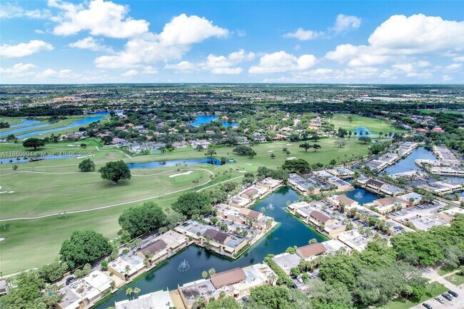 Building Photo - 15547 Braemar Ct