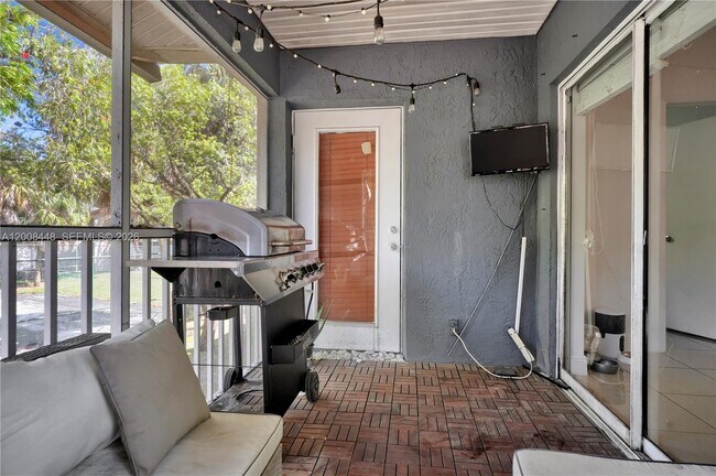 Building Photo - 9503 SW 140th Ct