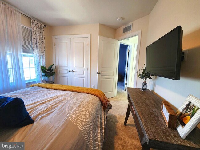 Building Photo - 6254 Summit Point Ct