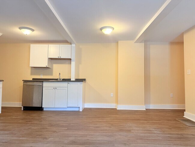 Building Photo - DOWNSTAIRS Charming 4BR Downtown Milford Home Just Steps from the Riverwalk!
