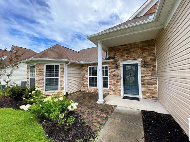 Primary Photo - 3 bedroom, 2 bath with Bonus room - Hampst...