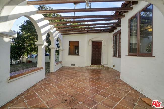 Building Photo - 449 N Sweetzer Ave