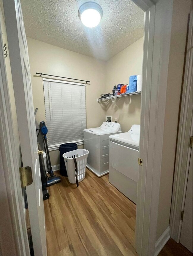 Building Photo - 2690 Gardenia Ave