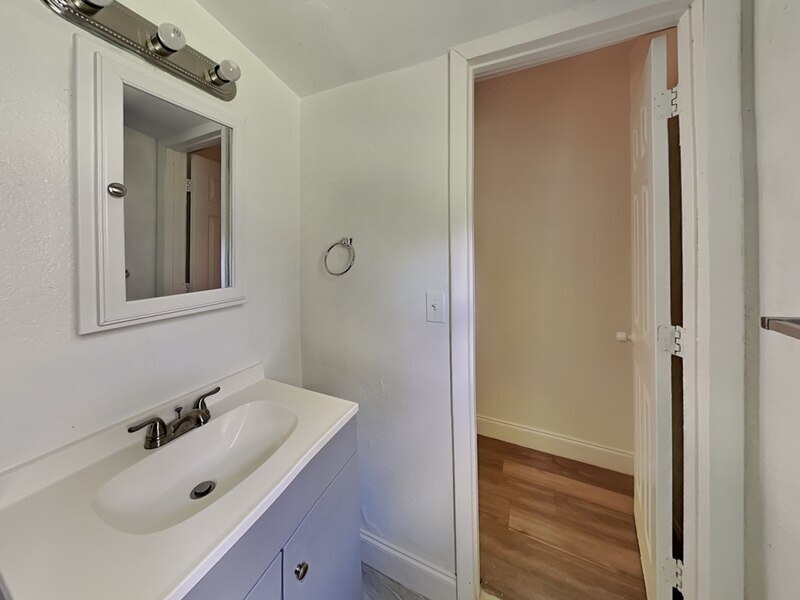 Building Photo - 7345 Linda Dr