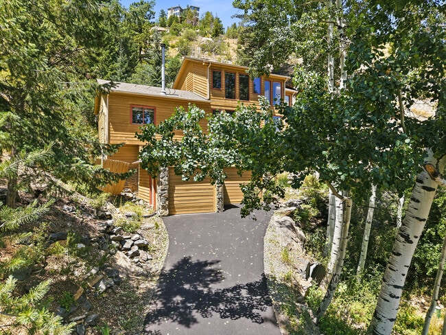 Building Photo - 551 Aspen Dr