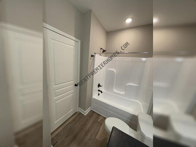 Building Photo - 32 Woodhaven Dr