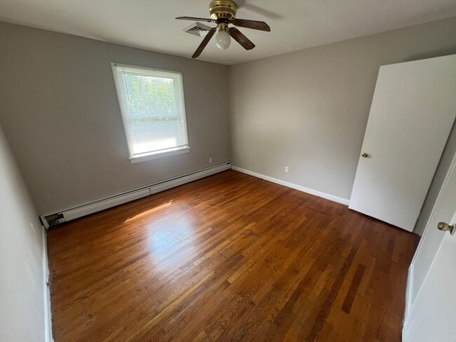 Building Photo - Very Spacious 3 bdrm/1 bth House Located in Henrico's West End!!