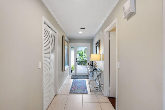 Building Photo - 10 Sailfish Ln