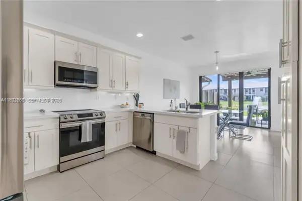 Building Photo - 6035 NW 104th Path