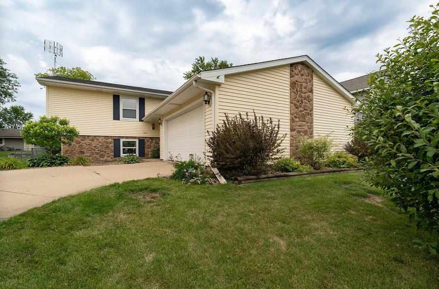 Building Photo - 1411 Chadwick Dr