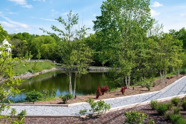 Building Photo - Gorgeous 3 bedroom end unit townhome with garage