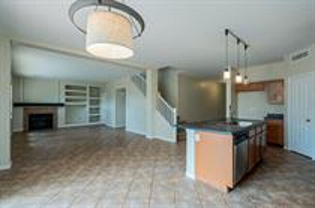 Building Photo - Limited Time: No Application Fee Required Apply for FREE — $55 Fee Waived 5 BDRM 2.5 BATHS