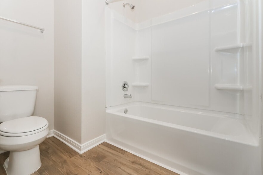 Building Photo - 208 Lgt Smt Dr