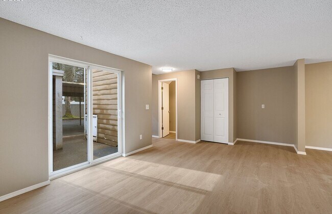 Building Photo - 1614 Village Park Pl