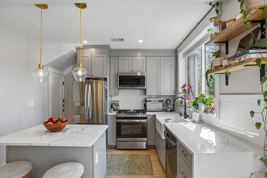 Kitchen - 118 15th St NE