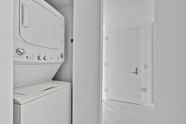 Building Photo - 3131 NE 7th Ave