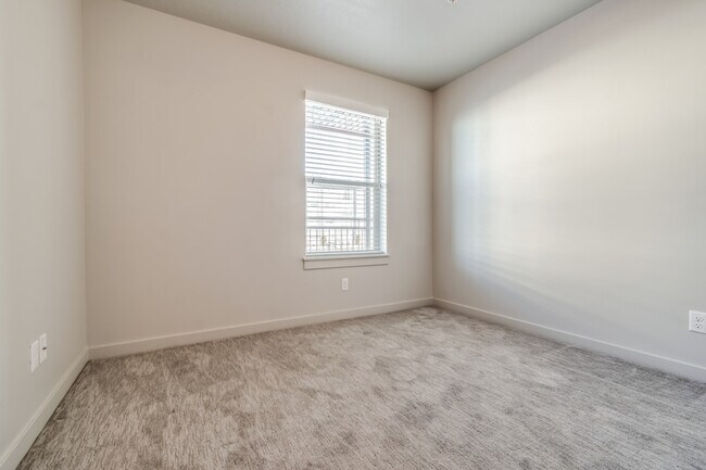 Building Photo - 1081 W 993 N