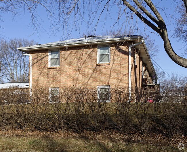 Primary Photo - 501-521 18th St E