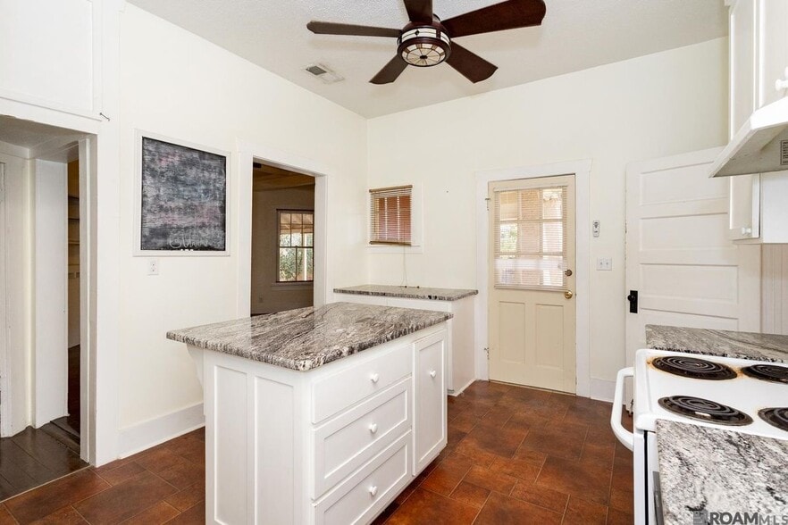 Building Photo - 759 Spanish Town Rd