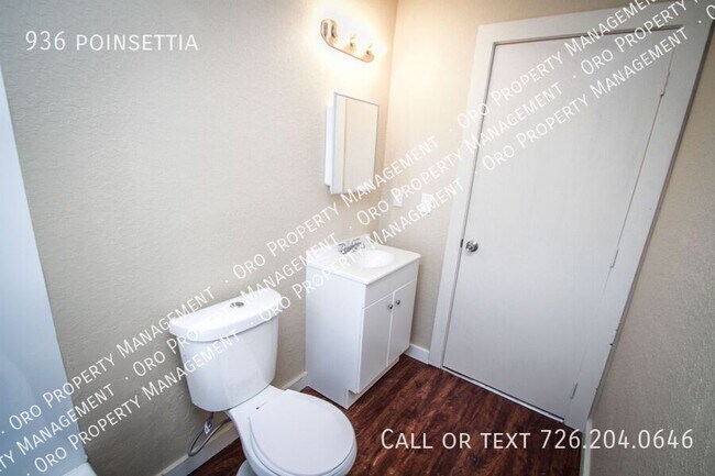 Building Photo - 936 poinsettia-