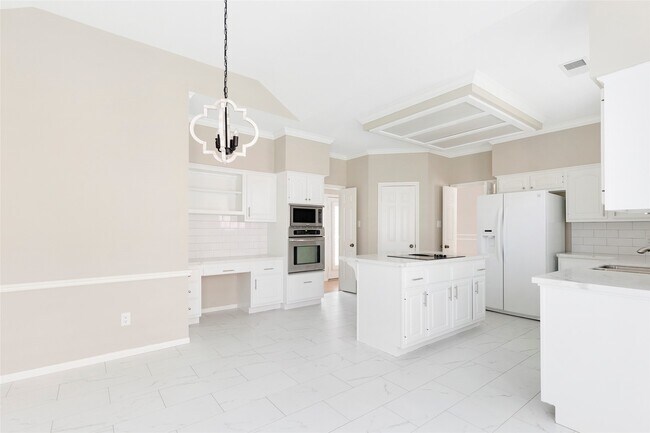 Building Photo - 3306 Redwood Lake Dr