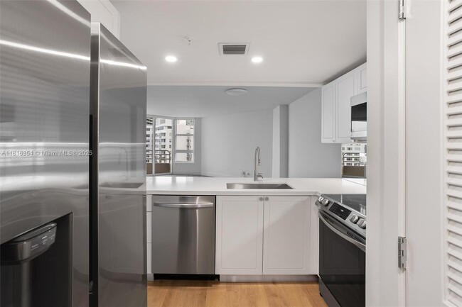 Building Photo - 555 NE 34th St