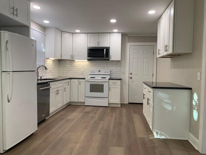 Building Photo - 276 Bonnasprings Dr