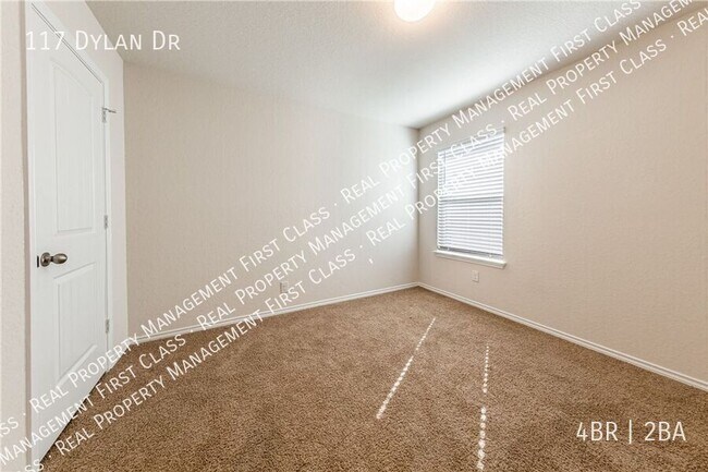 Building Photo - 117 Dylan Dr