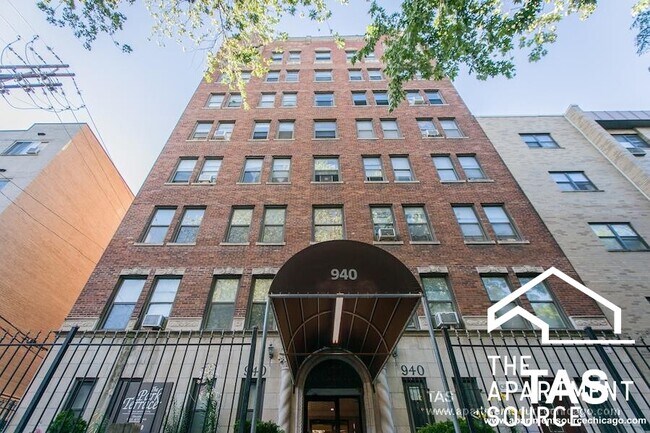 Building Photo - 940 W Winona St