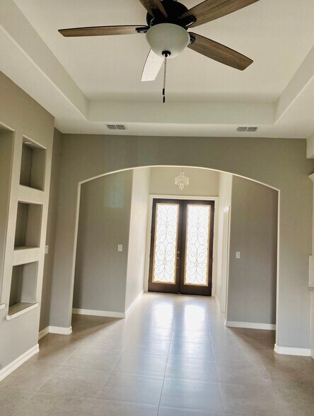 Building Photo - 3873 Tolosa St