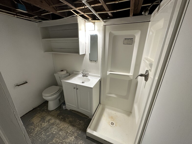 Building Photo - 2029 Cartier St