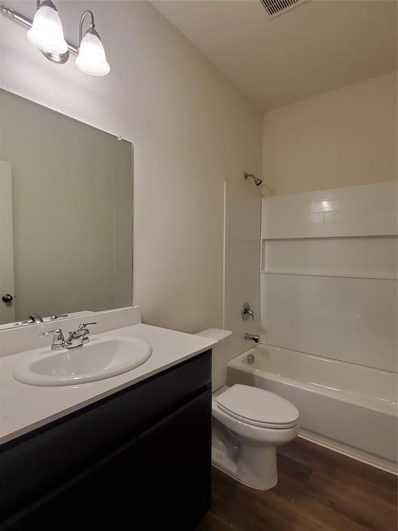 Building Photo - 712 Peach Tree Ln