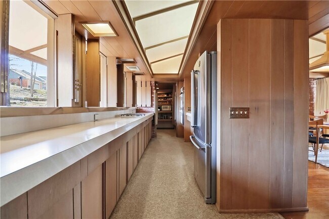 Building Photo - 951 Pembroke Rd