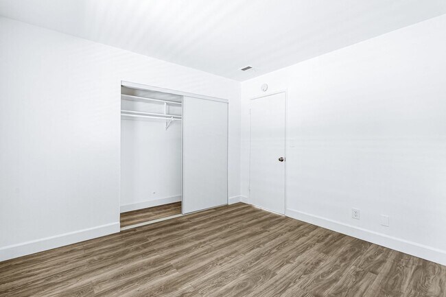Building Photo - Move in Special $500 Deposit and Two Month...