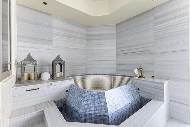 Building Photo - 17901 Collins Ave