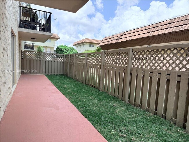 Building Photo - 8550 SW 109th Ave