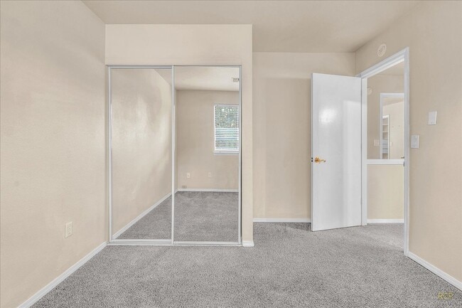 Building Photo - 14995 SW Daphne Ct