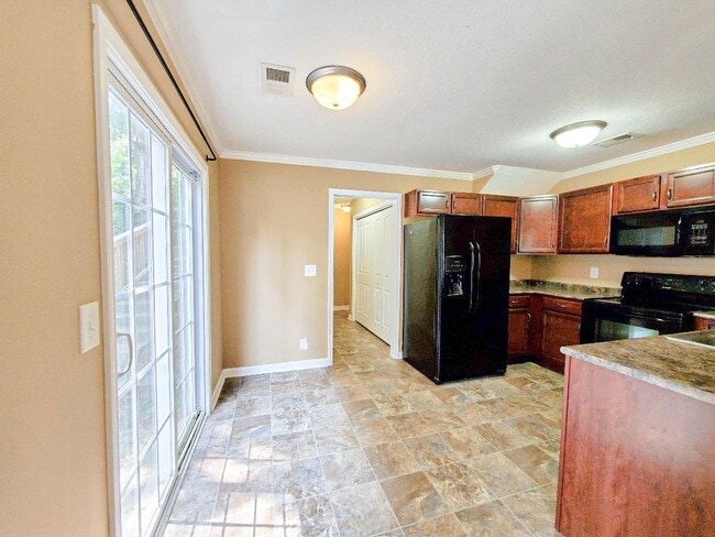 Building Photo - Pet Friendly Two Bedroom!