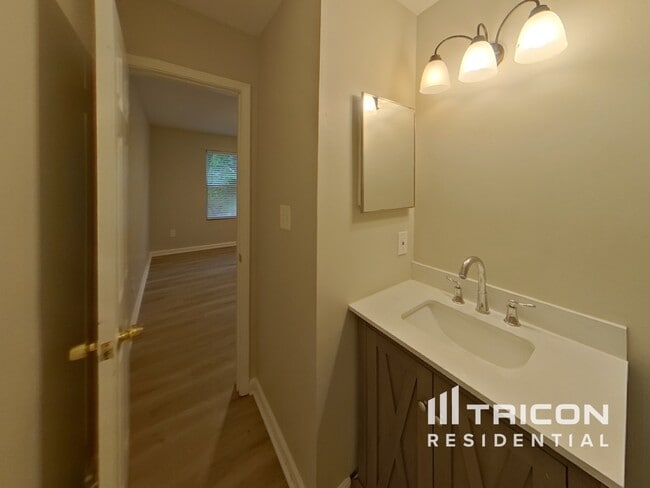 Building Photo - 2943 Pebblebrook Dr
