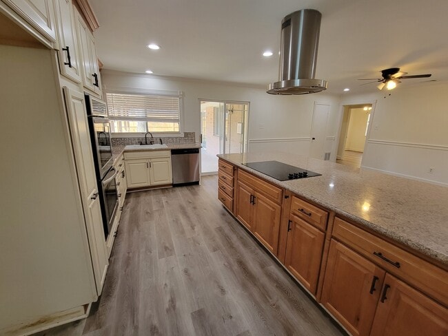 Building Photo - 22522 Deville Dr