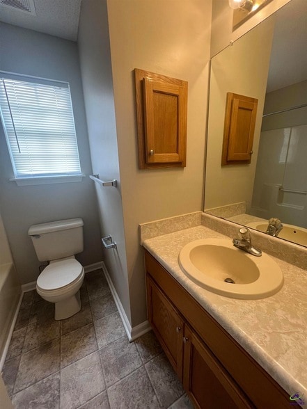 Building Photo - 215 Haverhill Cir