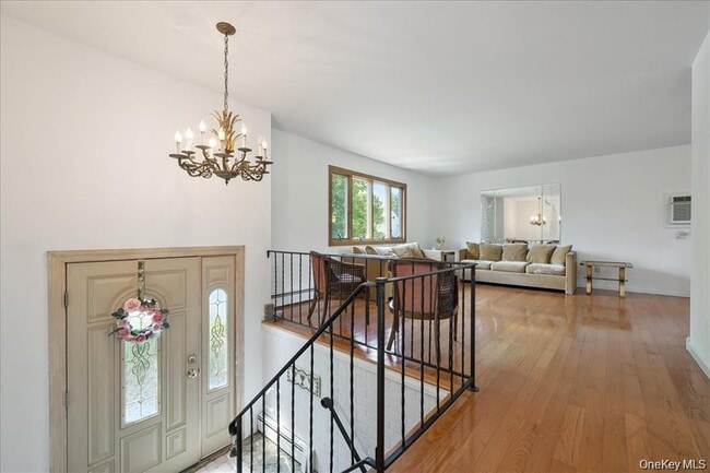 Building Photo - 10 Marsulin Dr