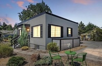 Building Photo - Top unit of Duplex