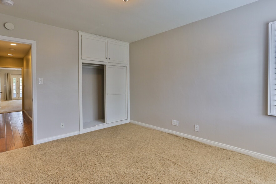 2nd Bedroom/ Office - 5907 Yarmouth Ave