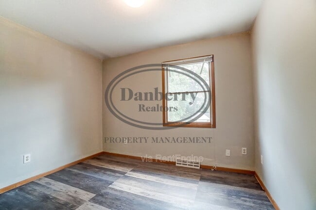 Building Photo - 3164 Kylemore Rd