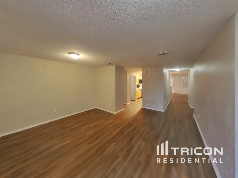 Building Photo - 2641 Bandera Pl